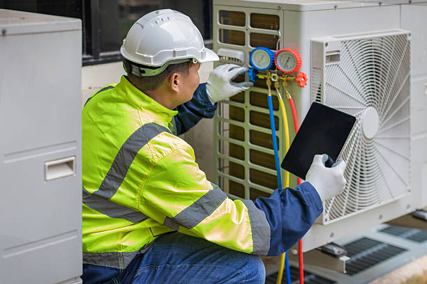 Professional Ac Installation technician working in Zavalla, TX